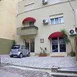 Appartamento Small Boutique & Garden *
