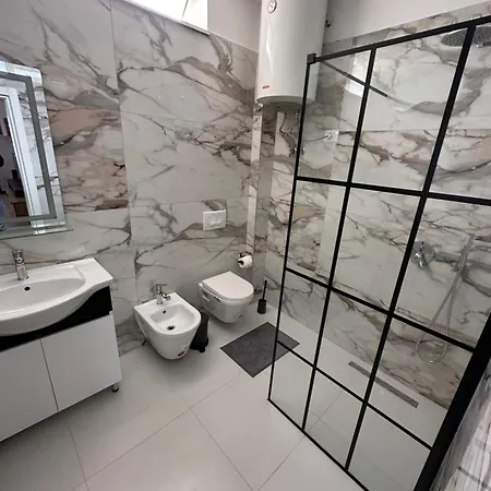 Small Boutique & Garden Appartement