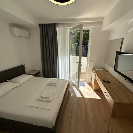 Small Boutique & Garden Apartment