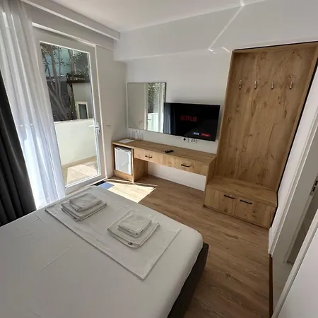 Small Boutique & Garden Apartment