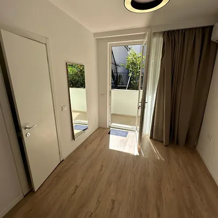 Small Boutique & Garden Apartment