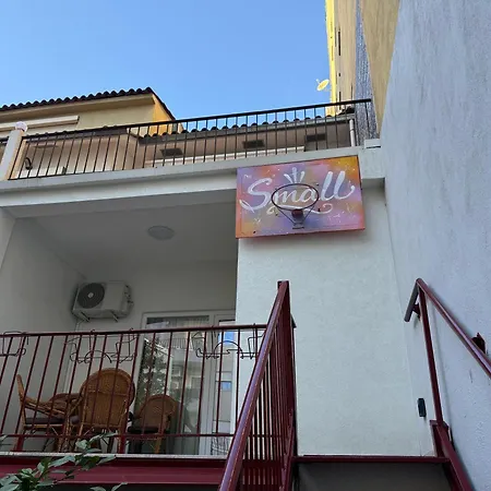 Small Boutique & Garden Апартаменты