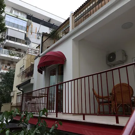 Small Boutique & Garden Apartament