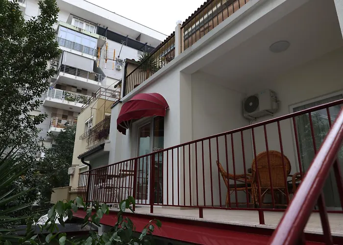 Small Boutique & Garden Apartament