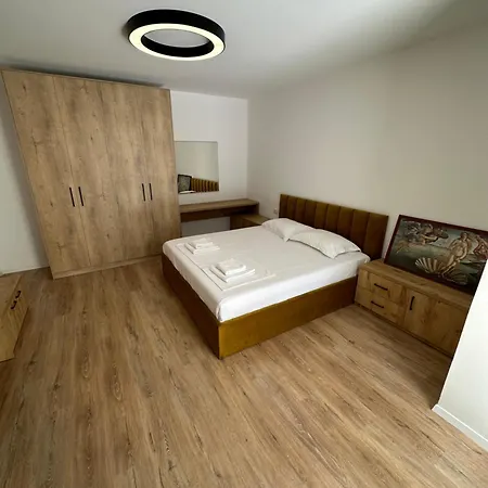 Small Boutique & Garden Appartamento Tirana