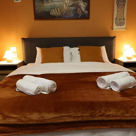 Small Boutique & Garden * 地拉那