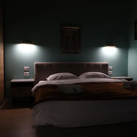 Small Boutique & Garden Apartman Tirana