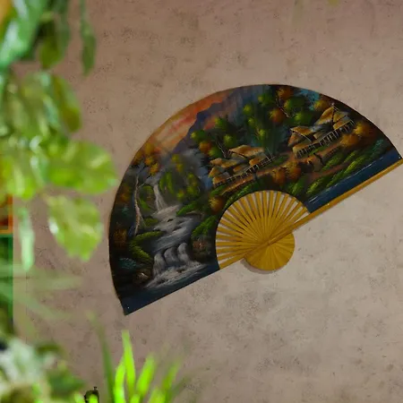 Small Boutique & Garden Tiran