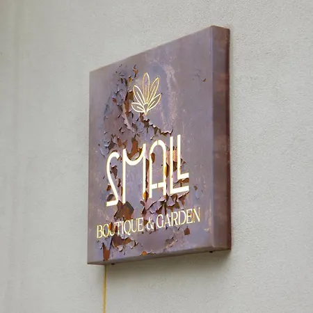 Small Boutique & Garden *