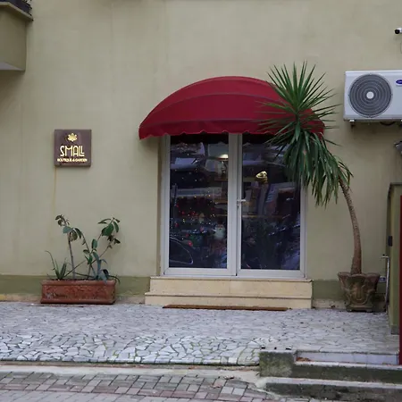 Small Boutique & Garden Daire Tiran