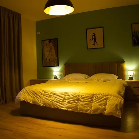 Small Boutique & Garden Apartman *