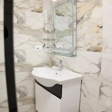 Small Boutique & Garden Apartman *