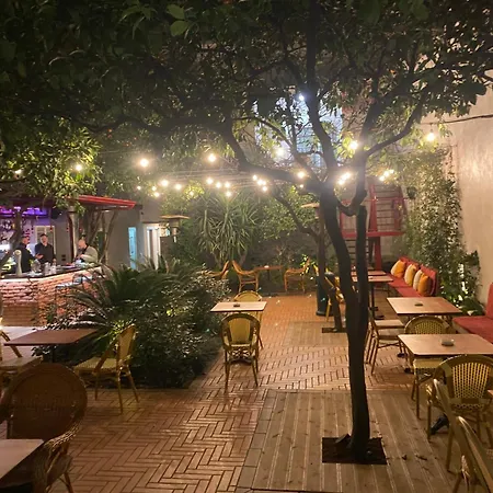 Small Boutique & Garden ティラナ