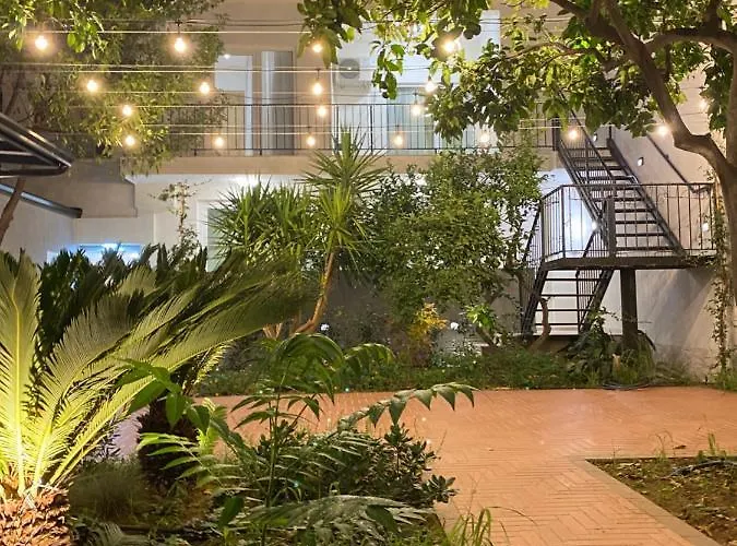 Small Boutique & Garden טיראנה