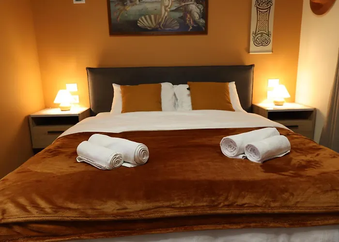 Small Boutique & Garden * 地拉那