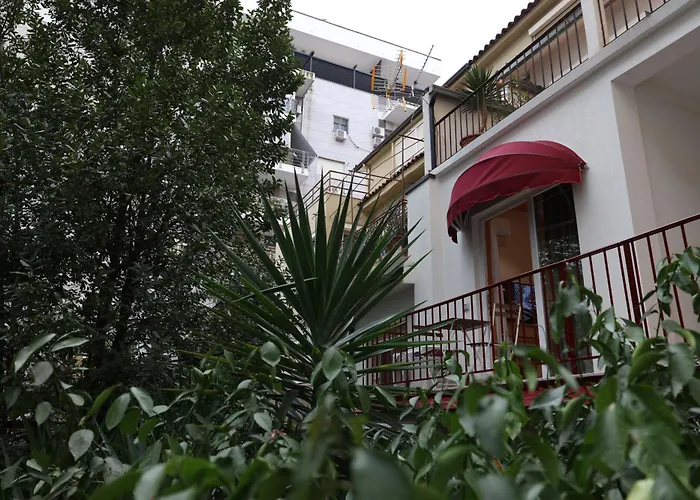 Small Boutique & Garden * 地拉那