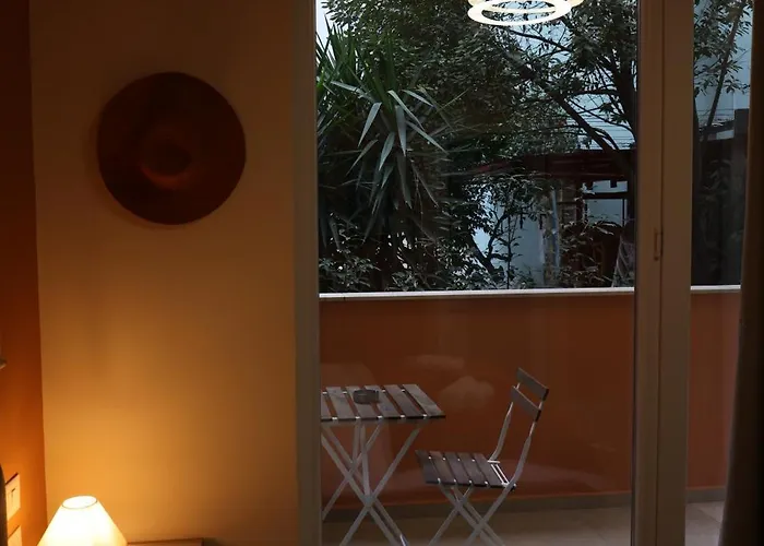 Small Boutique & Garden * 地拉那