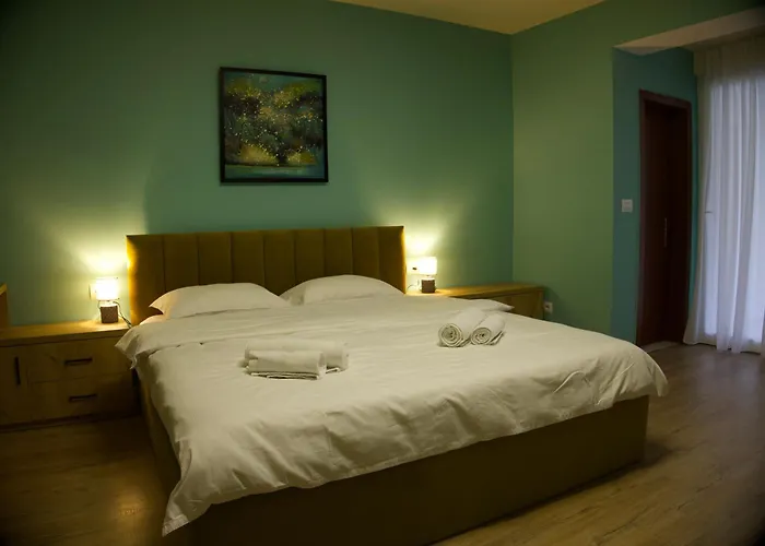 Small Boutique & Garden 地拉那