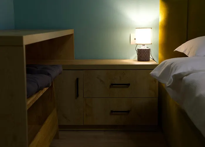 Small Boutique & Garden 地拉那