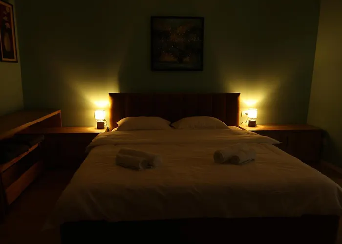 Small Boutique & Garden 地拉那