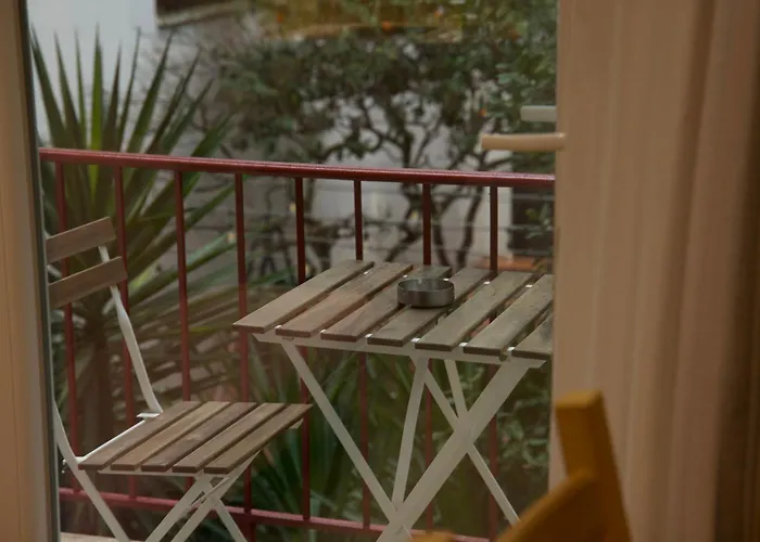 Small Boutique & Garden 地拉那