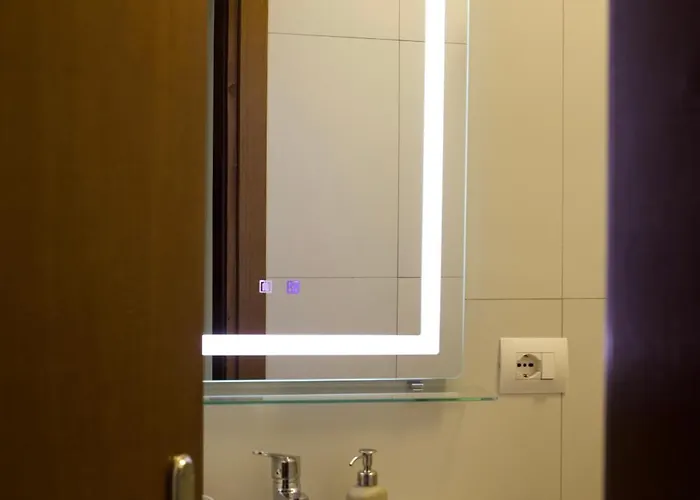 Small Boutique & Garden * 地拉那